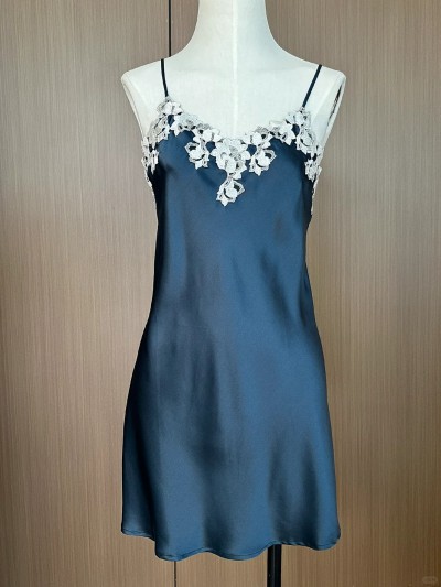 dongguan silk robe dongguan silk slip dongguan silk sleep dress dongguan silk pajamas dongguan men silk pajamas dongguan lingerie dongguan underwear dongguan sexy pajamas dongguan brassiere dongguan loungewear 