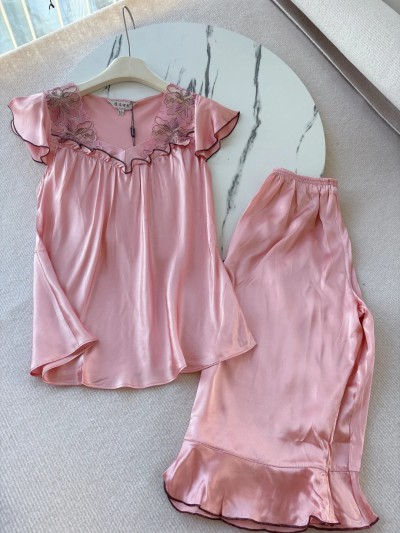 dongguan silk robe dongguan silk slip dongguan silk sleep dress dongguan silk pajamas dongguan men silk pajamas dongguan lingerie dongguan underwear dongguan sexy pajamas dongguan brassiere dongguan loungewear 